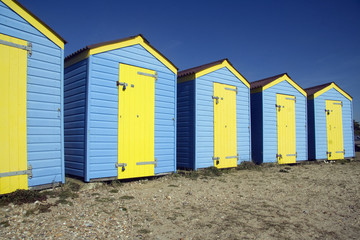Obraz na płótnie Canvas Blue and yellow beach huts