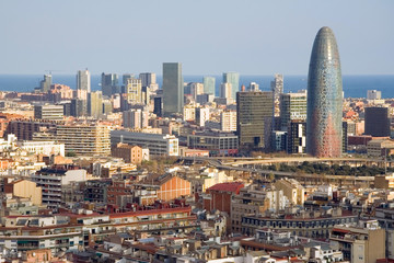 Fototapeta na wymiar Widok z lotu ptaka Agbar Tower w Barcelonie (Hiszpania)