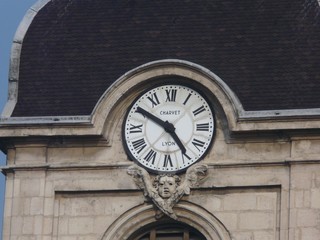 horloge sur un clocher
