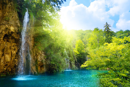 waterfalls in forest © Iakov Kalinin