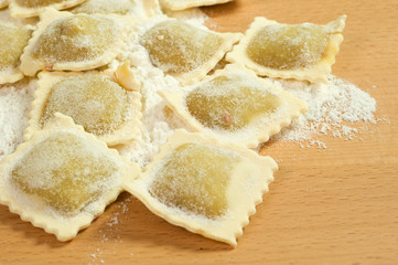 Agnolotti sul tagliere particolare