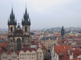 Fototapeta premium Nuestra Señora de Tyn y panorámica de Praga