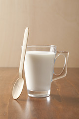 Ein Glas frische Milch