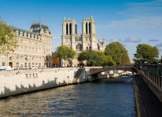 Fototapeta na wymiar Seine River and Notre Dame