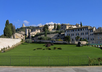Fototapeta na wymiar Bazylika w Asyżu - ogród Umbria - Włochy