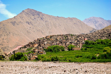 village dans une vallée du Haut-Atlas, Maroc