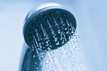 Obraz na płótnie Canvas water flowing from metal shower