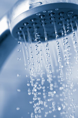 Naklejka na ściany i meble wody płynącej z prysznicem metalu
