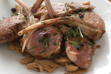 Capriolo al forno con funghi - Secondi di carne Trentino A A