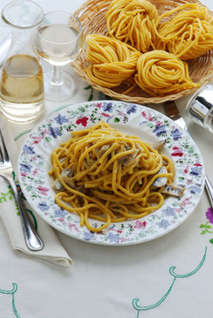 Bigoli in salsa di sarde - Primi piatti - Ricette del Veneto