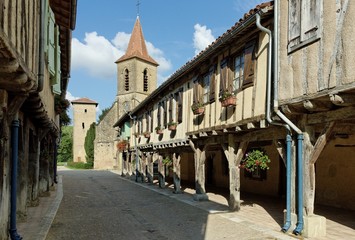 Village médiéval de Tillac (Gers) - obrazy, fototapety, plakaty