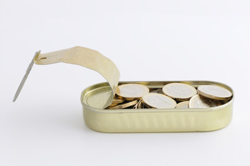 Lata de conservas con euros