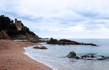 Fototapeta na wymiar château en bord de mer