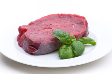 Eine dicke Scheibe Rindfleisch auf Teller