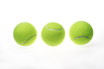 Três bolas de tenis
