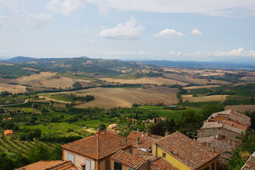 Fototapeta na wymiar Village and hills in Tuscany