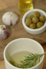 Mediterane Lebensart Rosmarin in Öl getaucht