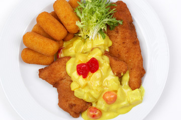 Kotelett mit Kroketten und Kartoffelsalat