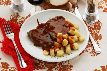 Pastizzada con gnocchi - Cucina della Dalmazia
