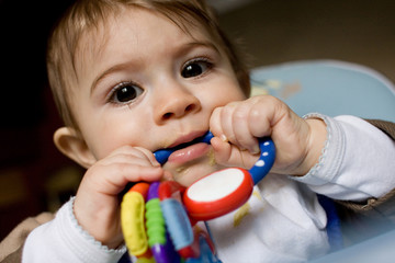 bébé dent mal anneaux dentition manger alimentation jouer repas