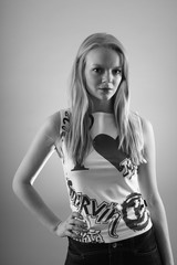 Naklejka premium Fashion model in studio