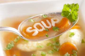 Nudelsuppe mit Nocken