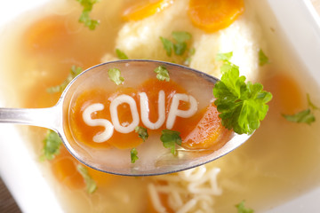 Nudelsuppe mit Nocken