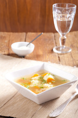 Nudelsuppe mit Nocken