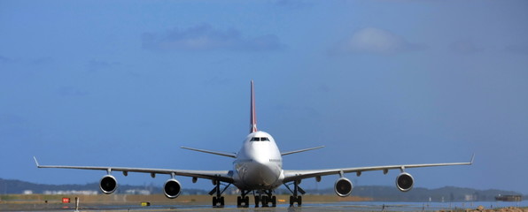 747 Jumbo jet front view