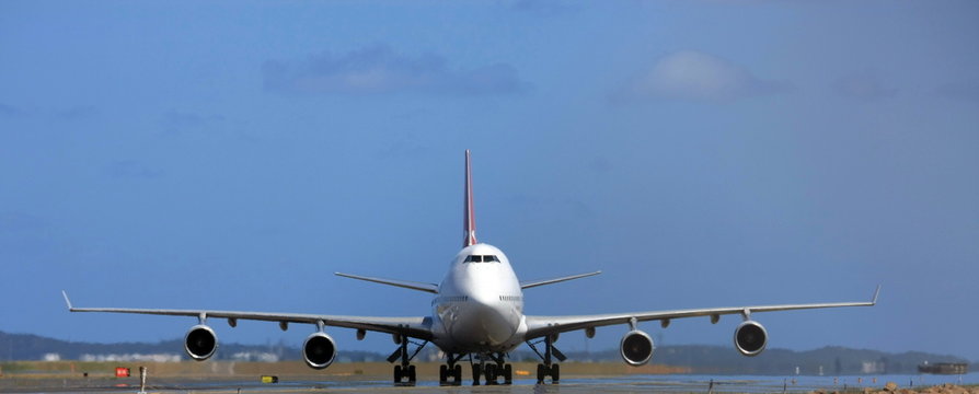 747 Jumbo jet front view
