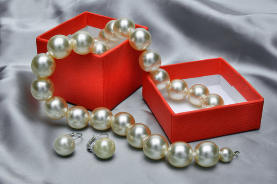 Perlenkette als Geschenk