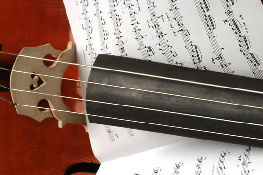 Violoncello con spartito