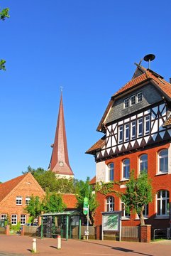 Burgwedel, Grundschule, St. Petri Kirche