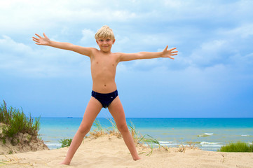 Happy young boy in the beach © Sergios