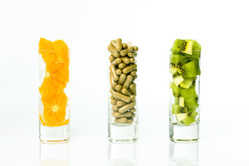 gelule vitamine alimentation complément fruit régime pilule natu - obrazy, fototapety, plakaty