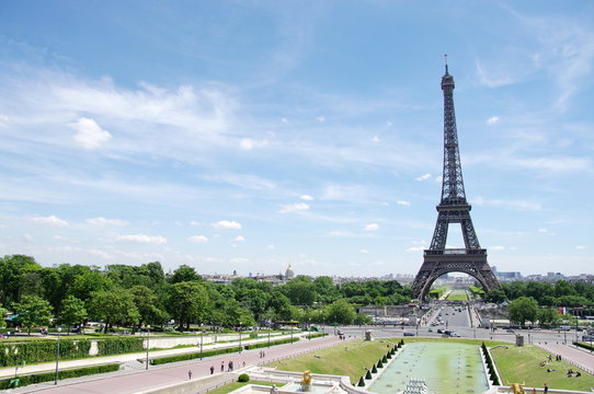 Tour Eiffel et jardins du Trocadero. Paris, France.