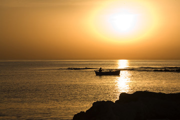 alba pescatore mare barca tramonto