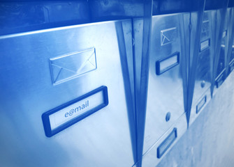 Modern mailbox