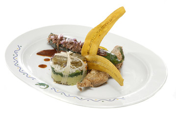 Timbal de nopales con chiles rellenos. México