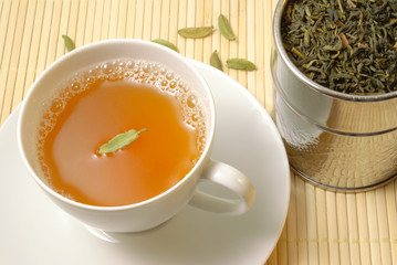 Teetasse, Dose mit Teeblättern