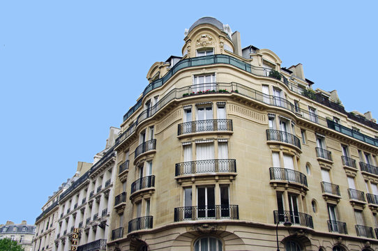 Immeuble parisien en coin