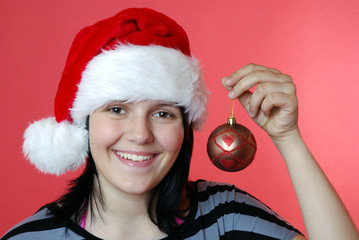 Mädchen mit Christbaumkugel