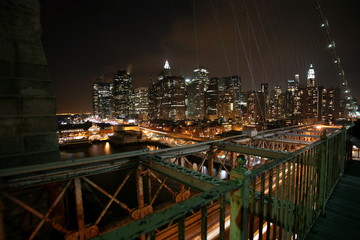 Fototapeta na wymiar nocy widok na Manhattan z Brooklin most