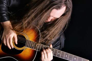 Obraz premium Man with acoustic guitar