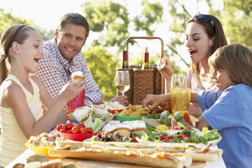 Family Dining Al Fresco