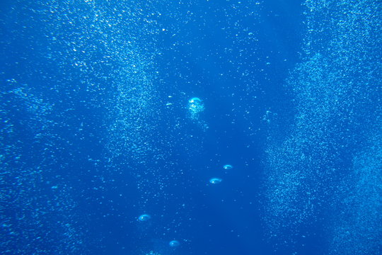 Unterwasserwelt mit Luftblasen
