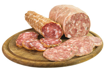 Salame crudo e cotto sul tagliere