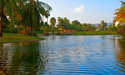 Tropical lake © Maria Skaldina