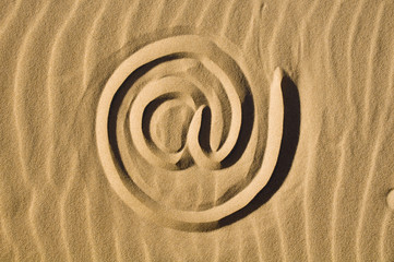 Fototapeta na wymiar Na znak na piasku