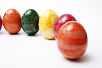 Ostern, Ostereier in einer Reihe